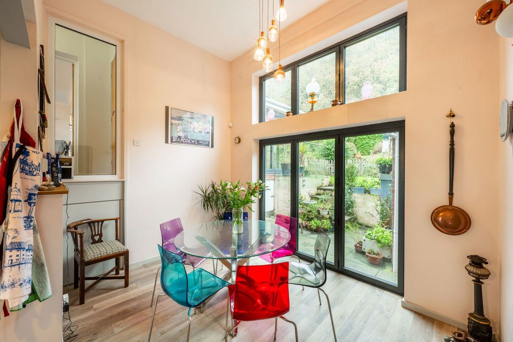 Property photo 3 of 36