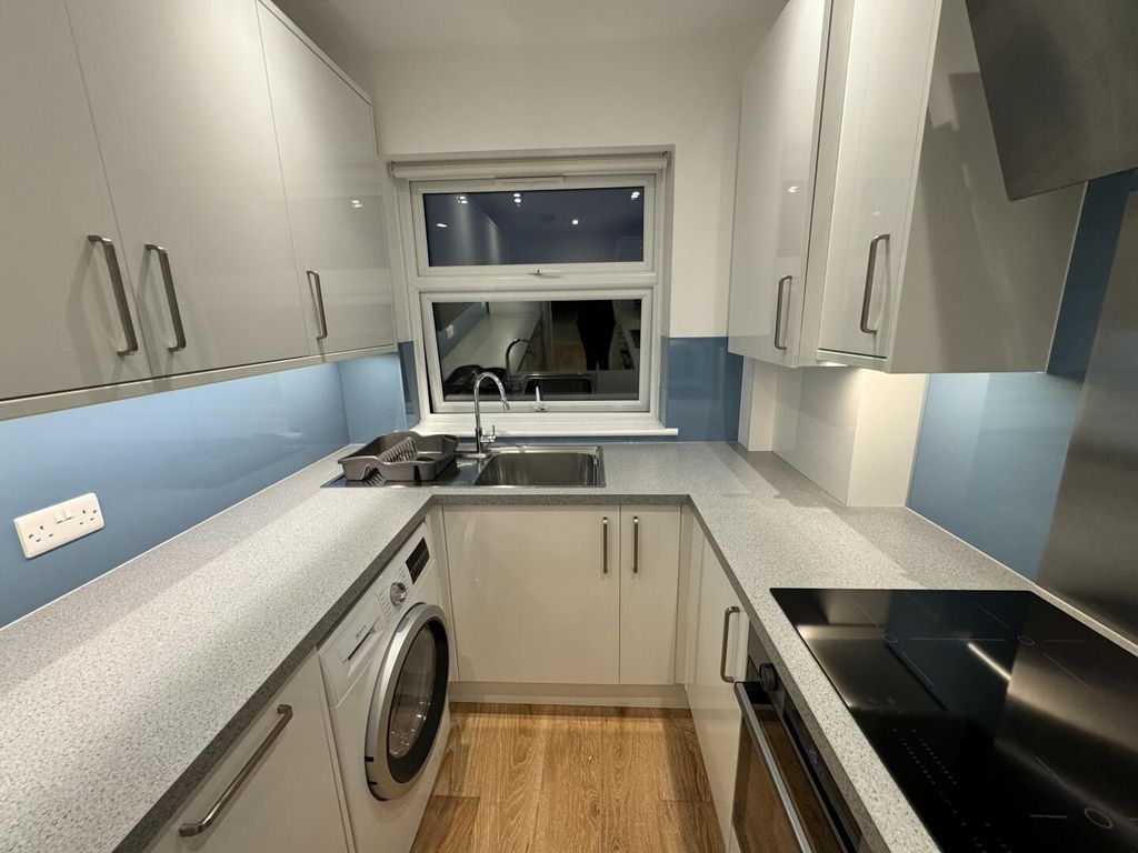 Property photo 1 of 9 Kitchen