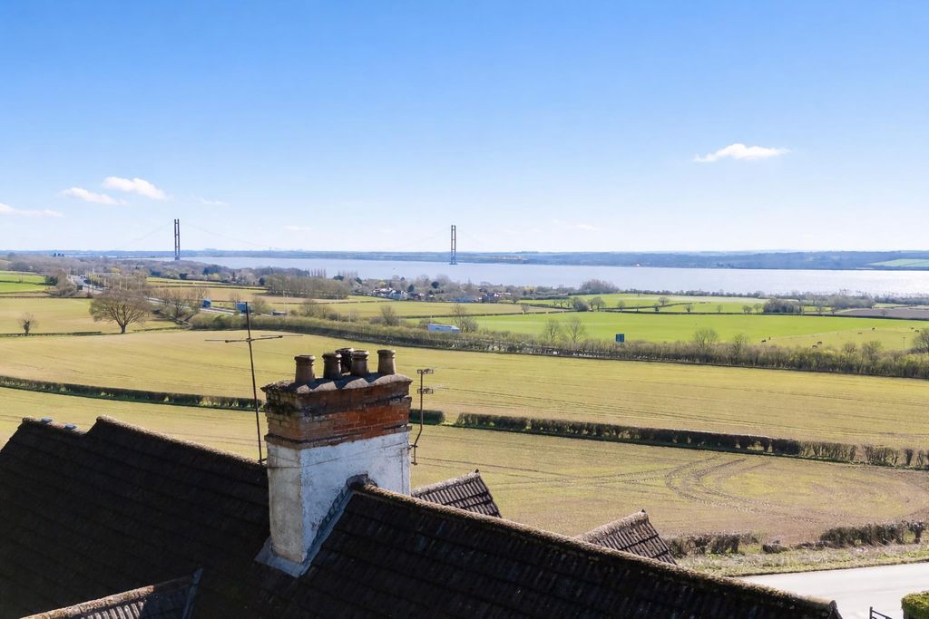 Property photo 3 of 31 Location