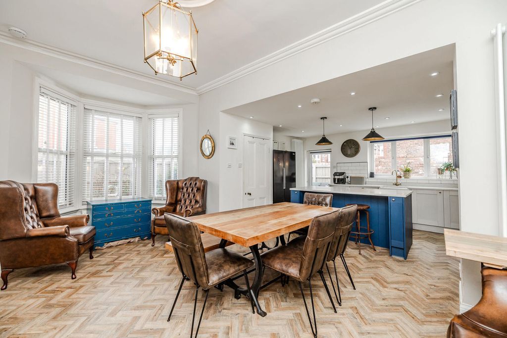 Property photo 2 of 43 Dining Room