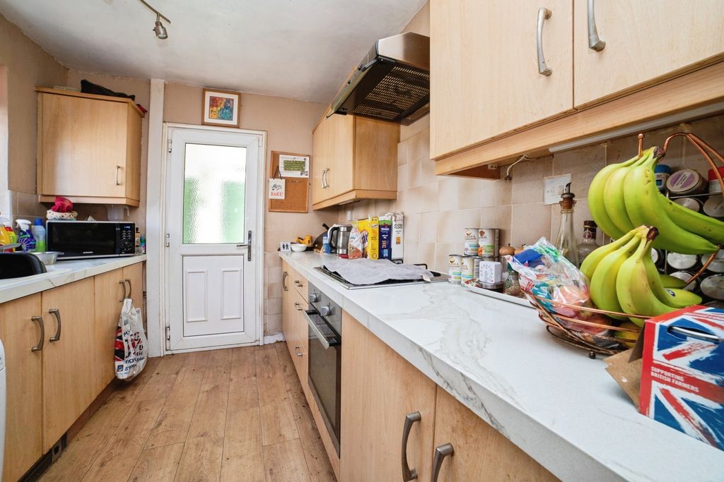 Property photo 3 of 23 Kitchen