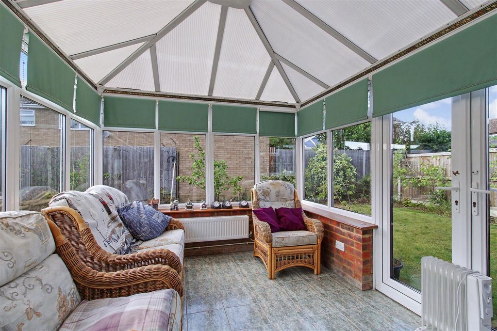 Property photo 3 of 18 Conservatory
