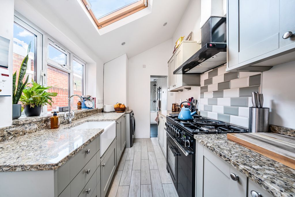 Property photo 2 of 15 1371317-10-68F8Ed...