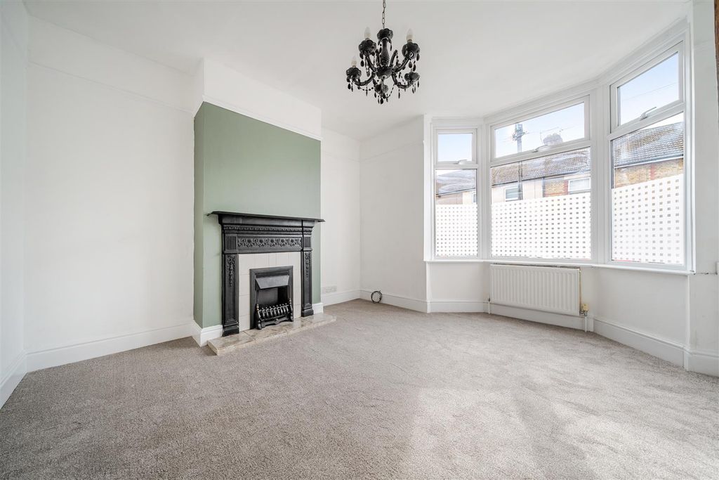 Property photo 2 of 22 1422819-15-69d7d28B86889.Jpg