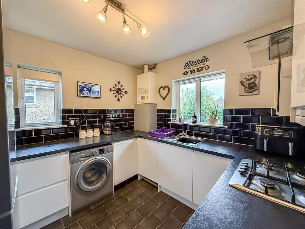 Property photo 3 of 13 Kitchen