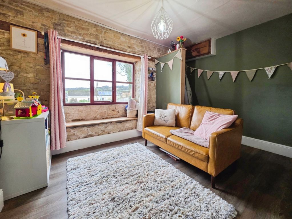 Property photo 2 of 10 Pbox-Img.Jpg