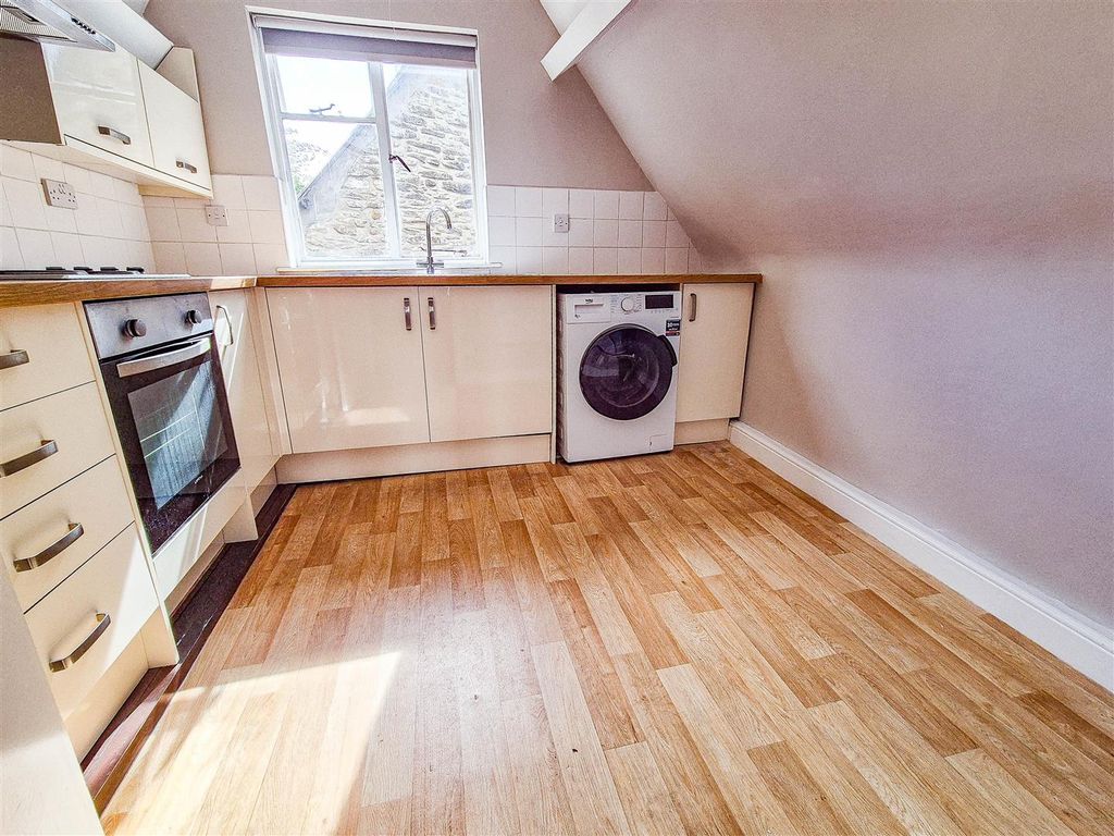 Property photo 3 of 7 Kitchen
