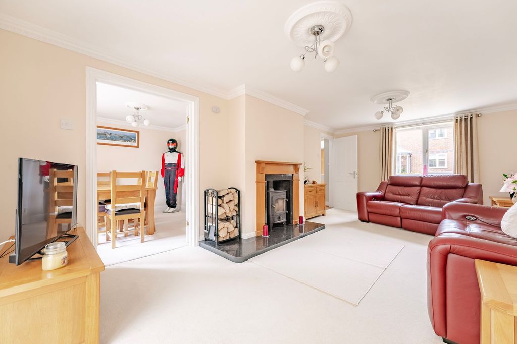 Property photo 3 of 24