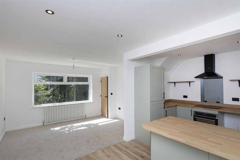 Property photo 3 of 31