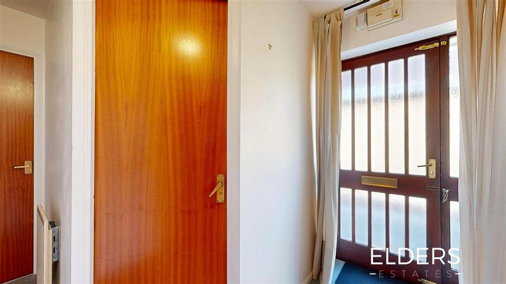 Property photo 2 of 11 Entrance Hall