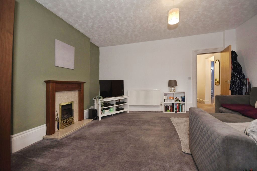 Property photo 3 of 13 Living Room