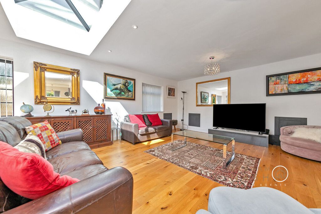 Property photo 3 of 37