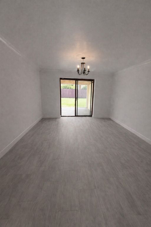 Property photo 3 of 12 Lounge