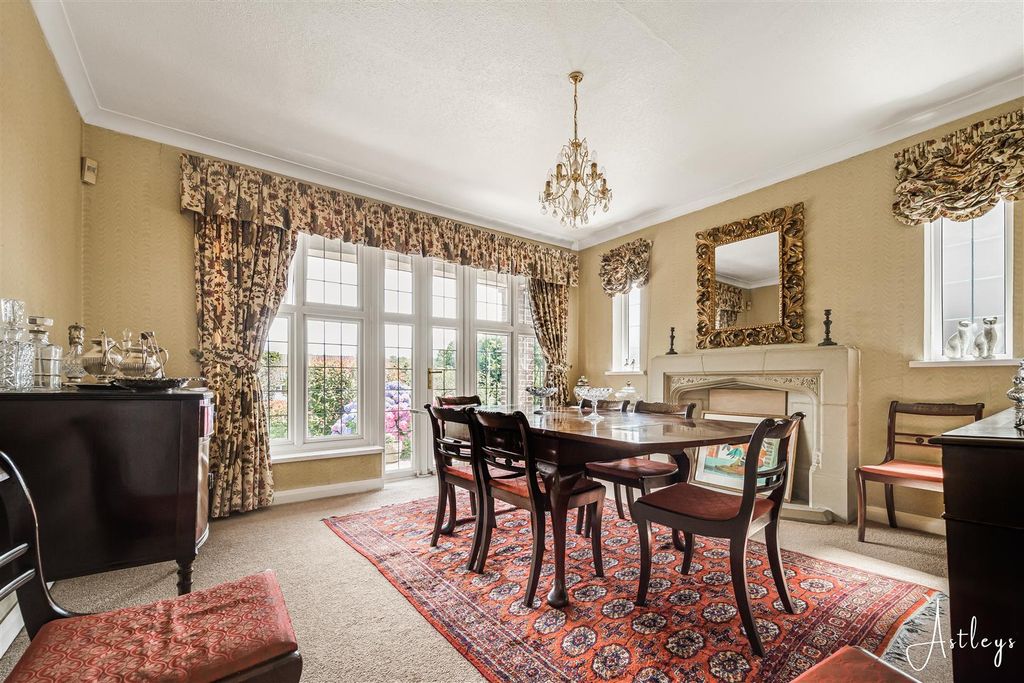 Property photo 3 of 22 Dining Room