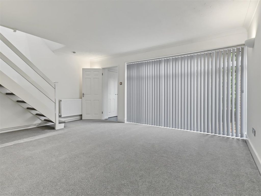 Property photo 1 of 17 Sitting Room