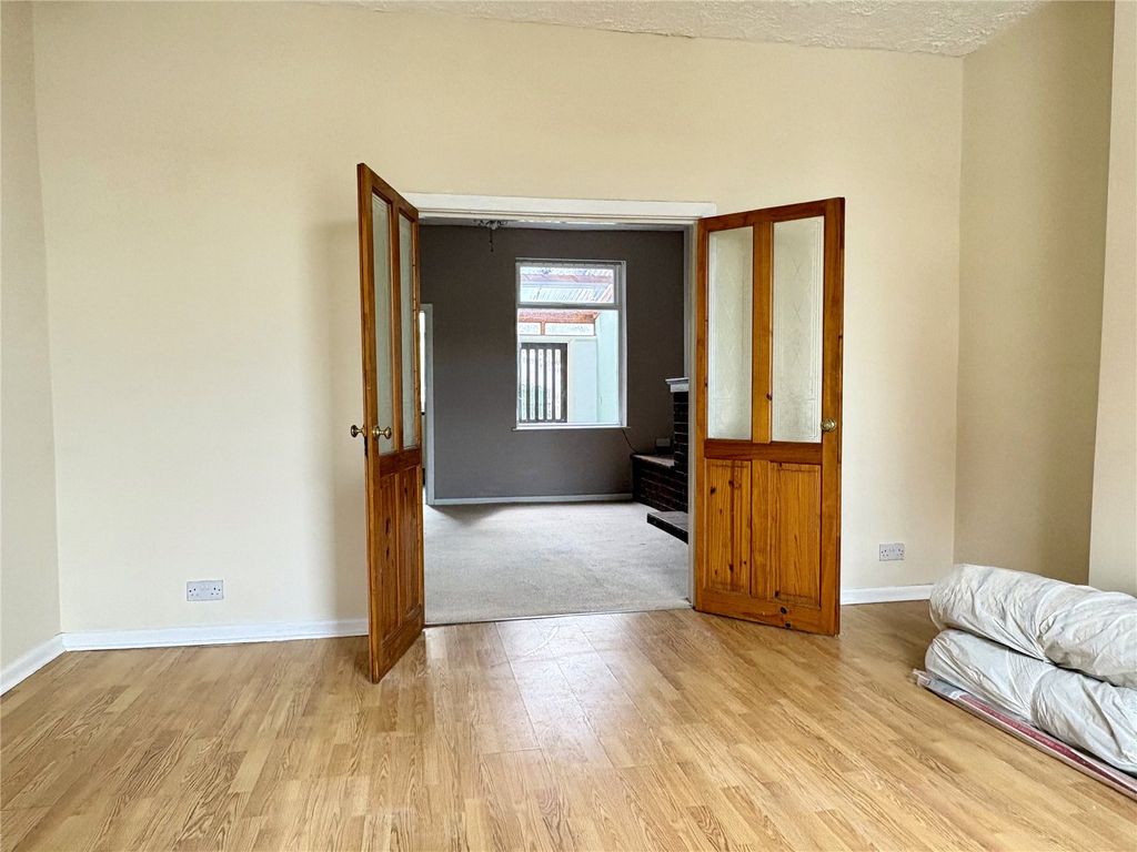 Property photo 3 of 15 Lounge