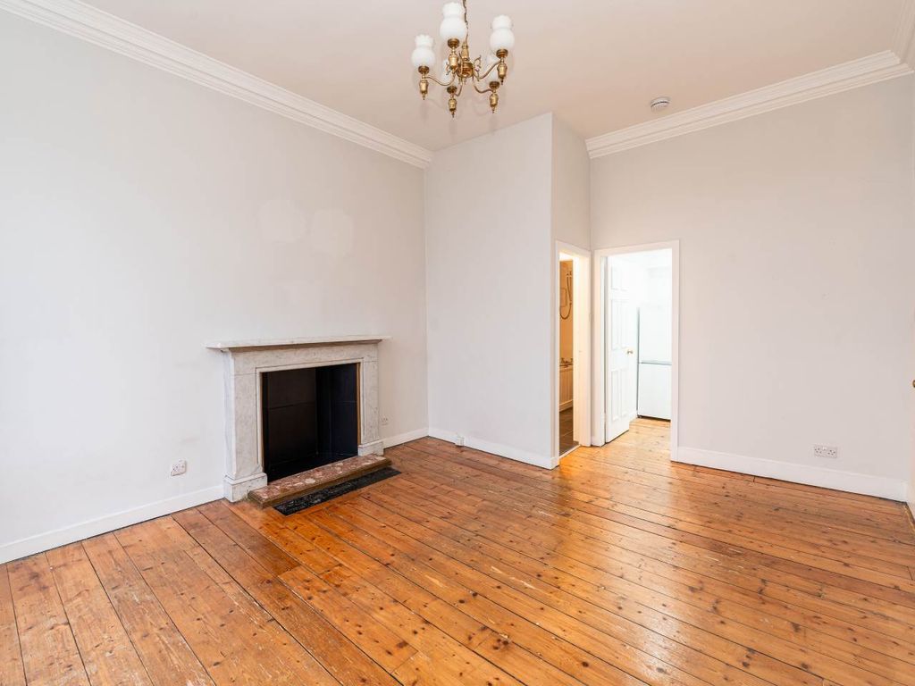 Property photo 3 of 8 Interiors-8