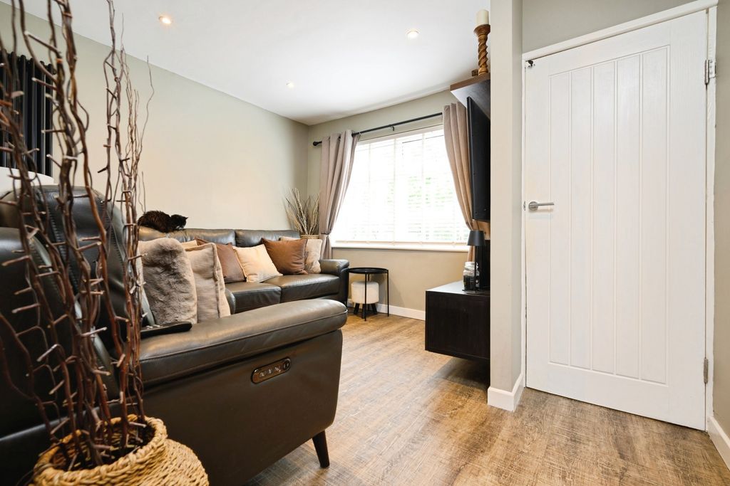 Property photo 2 of 20 Pbox-Img.Jpg