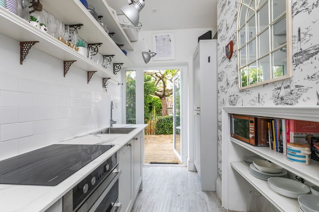 Property photo 3 of 7