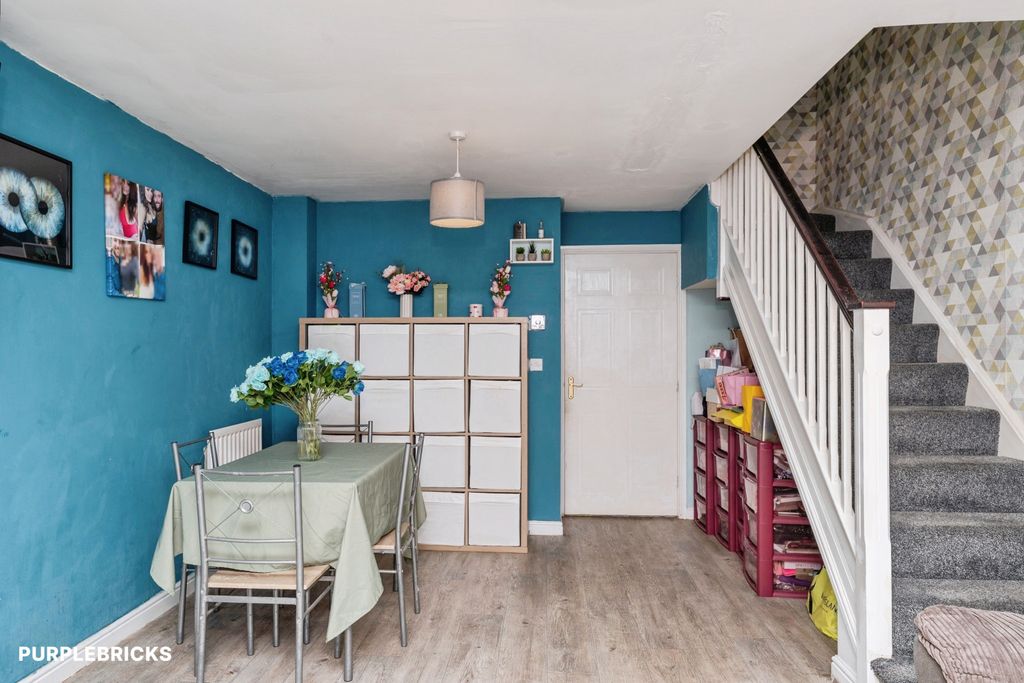 Property photo 2 of 25