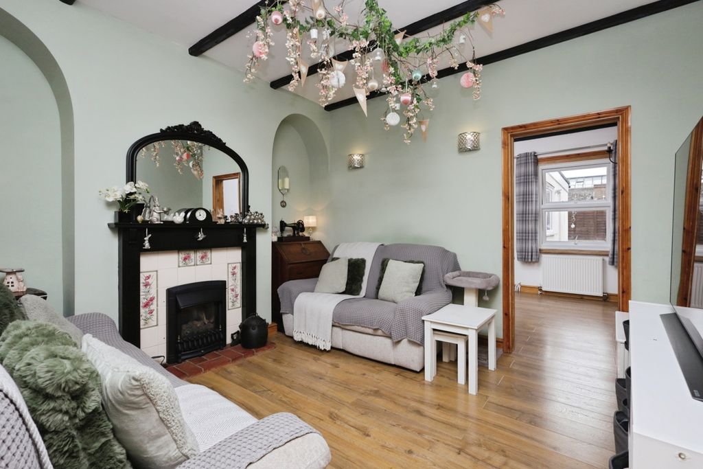 Property photo 2 of 15 Pbox-Img.Jpg