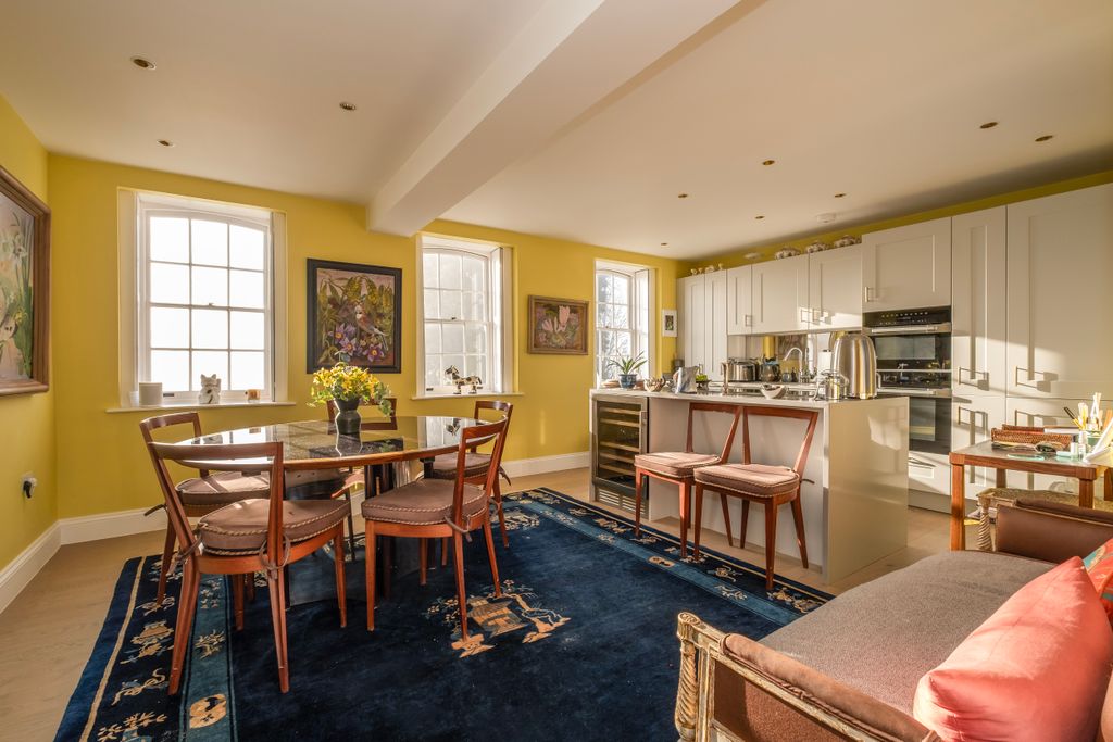 Property photo 3 of 24