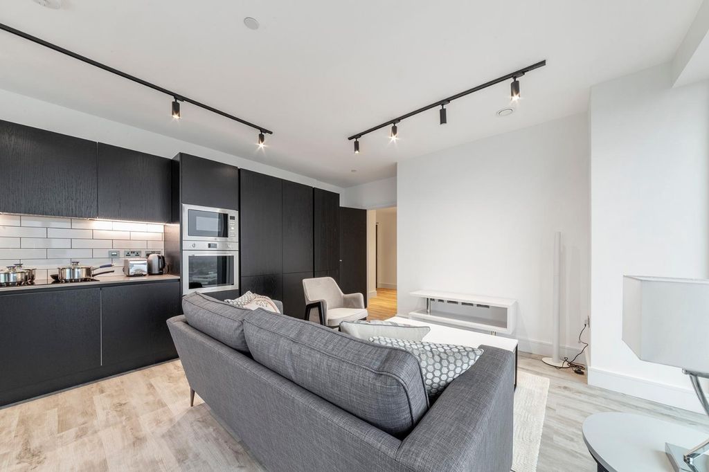 Property photo 3 of 12 W1P 3202 38.Jpeg