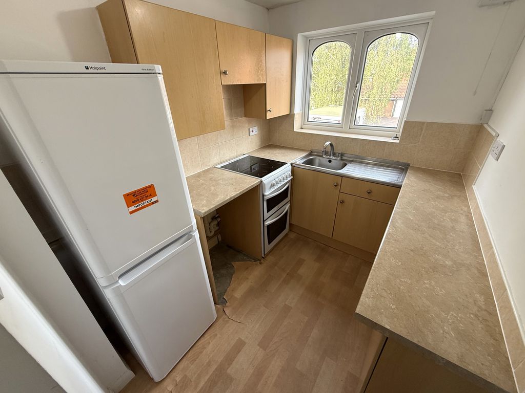 Property photo 3 of 5 Fitted Kitchen