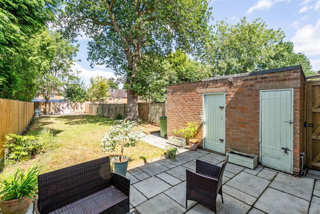 Property photo 3 of 13 25 Barford Road Shirley_10.Jpg