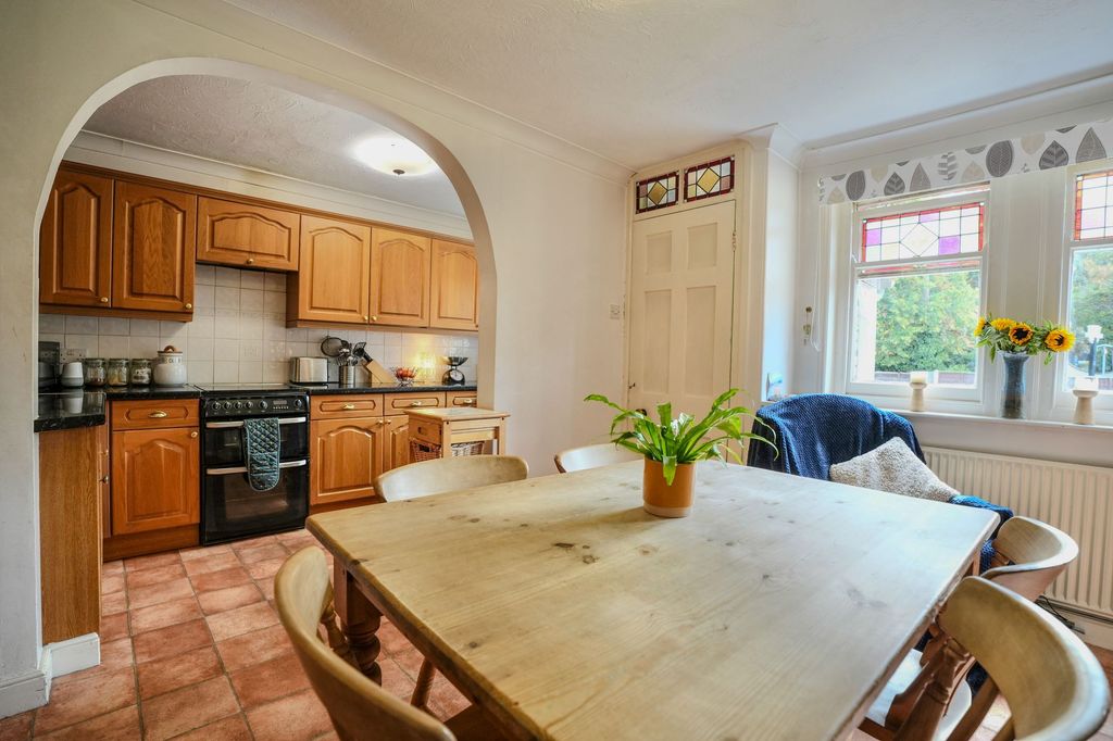 Property photo 3 of 27