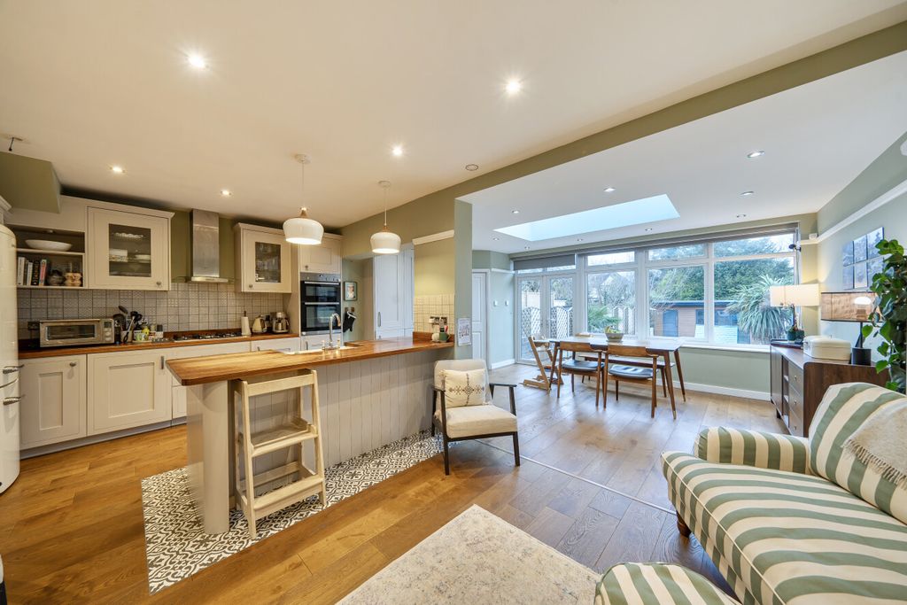 Property photo 2 of 19 1406711-19-6980Bf...