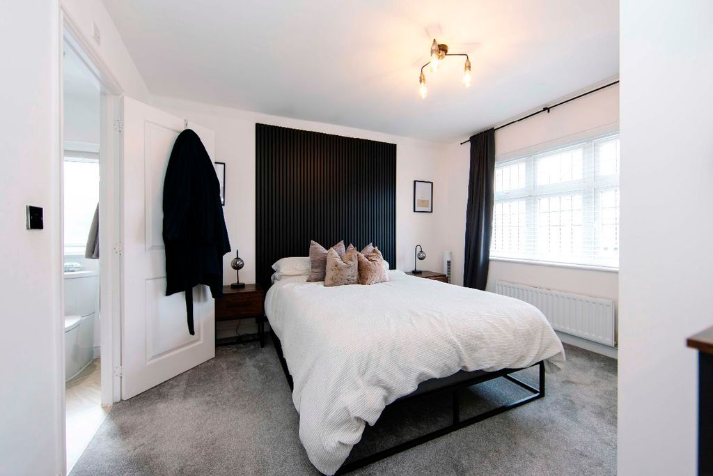 Property photo 3 of 39