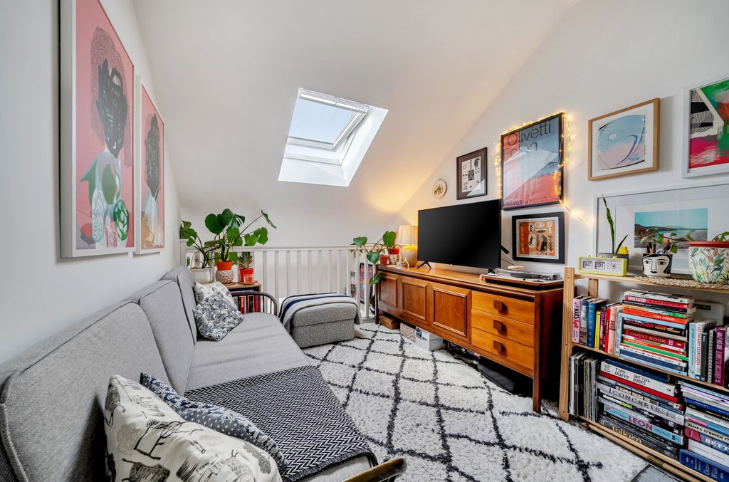 Property photo 2 of 13 1528168-9-1A116Fb...