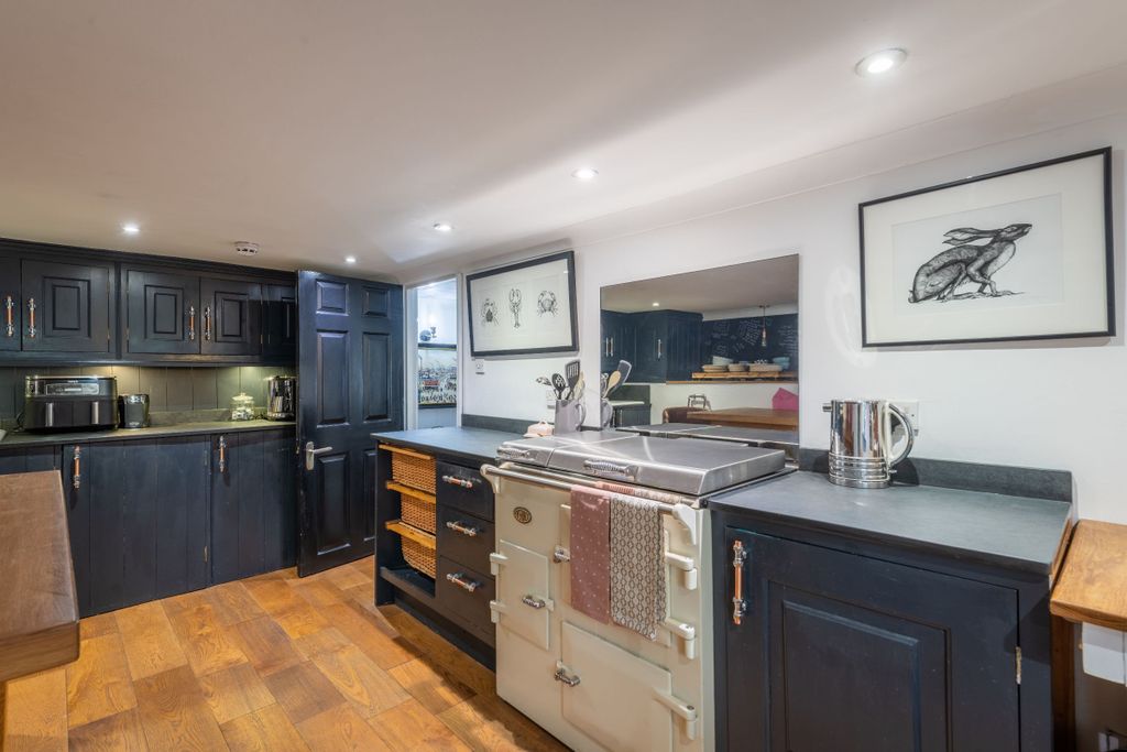 Property photo 1 of 33