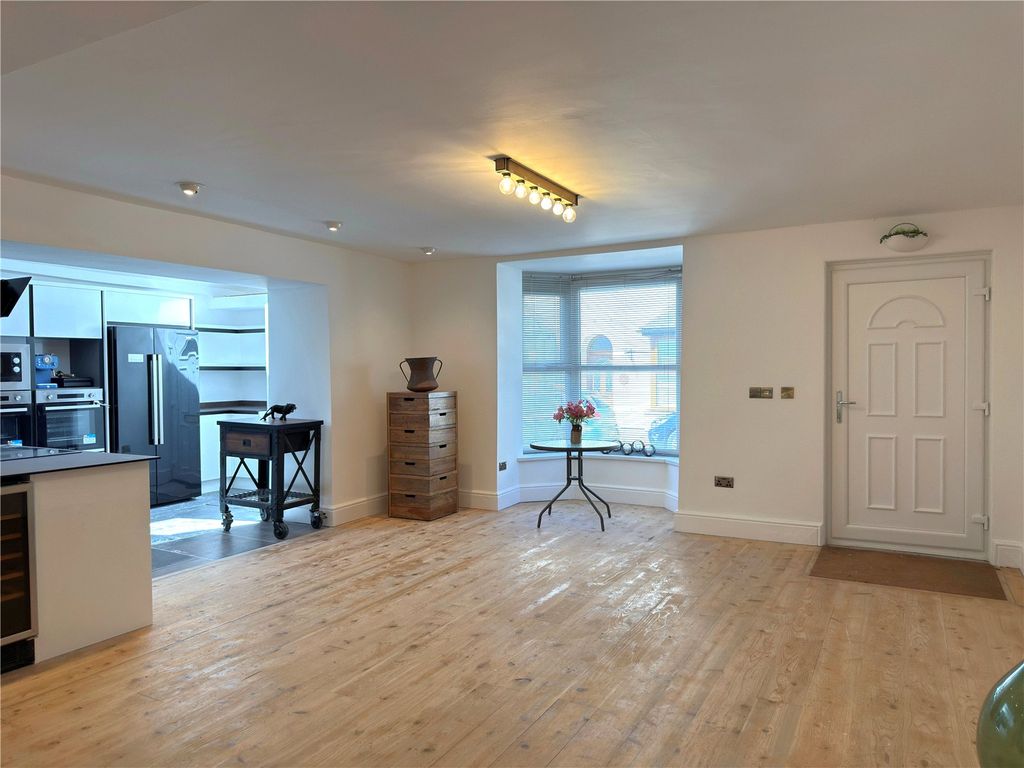 Property photo 3 of 30 Picture No. 69