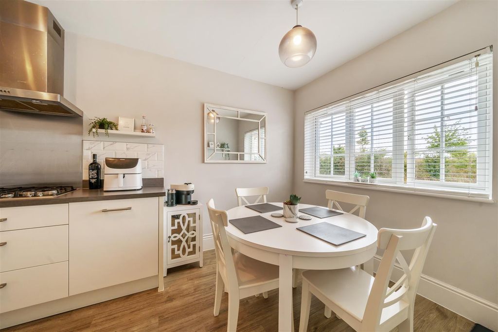 Property photo 3 of 21 Breakfast Room