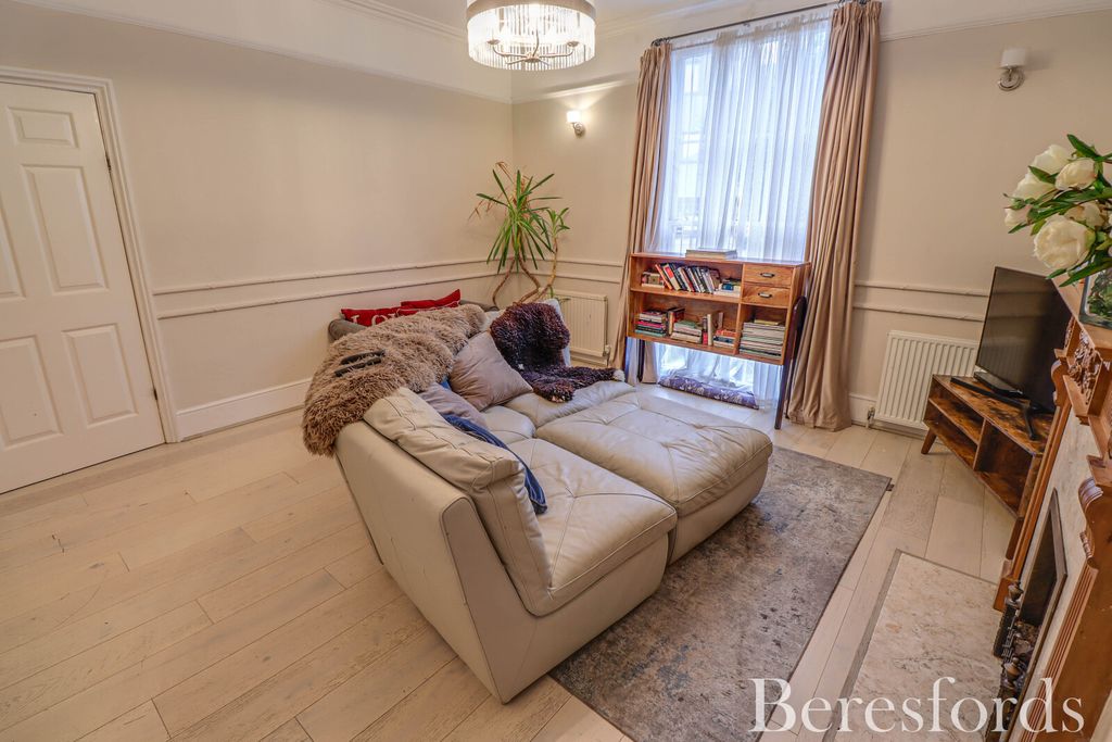 Property photo 3 of 24 Picture No. 02