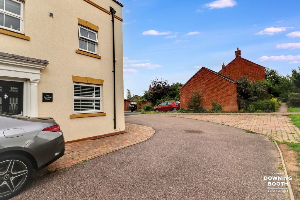 Property photo 2 of 31