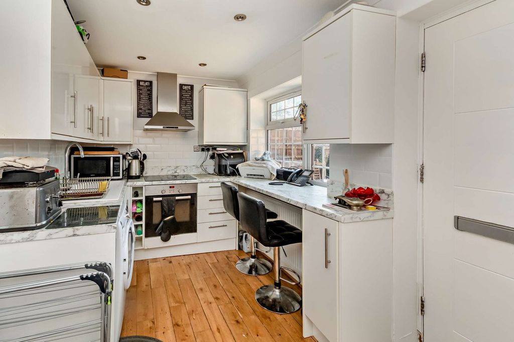 Property photo 2 of 26