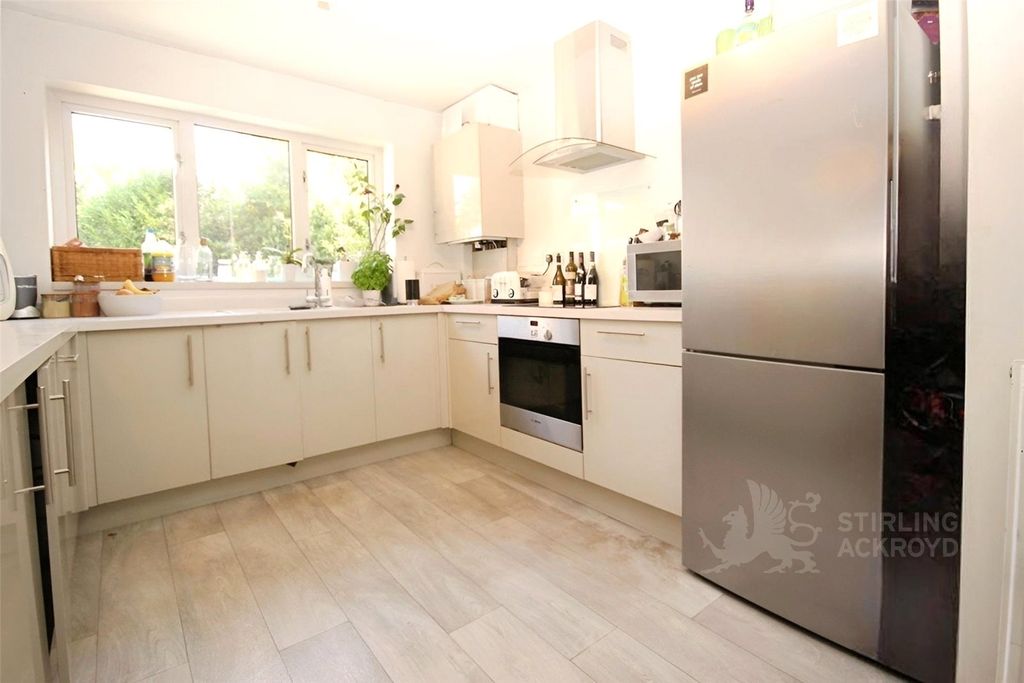 Property photo 2 of 12 Kitchen