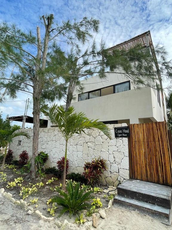 Property photo 1 of 101