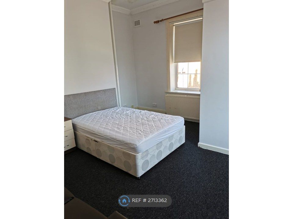 Property photo 3 of 10 This Rooms