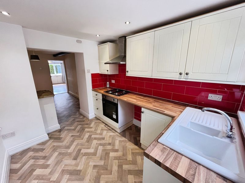 Property photo 3 of 17 Kitchen