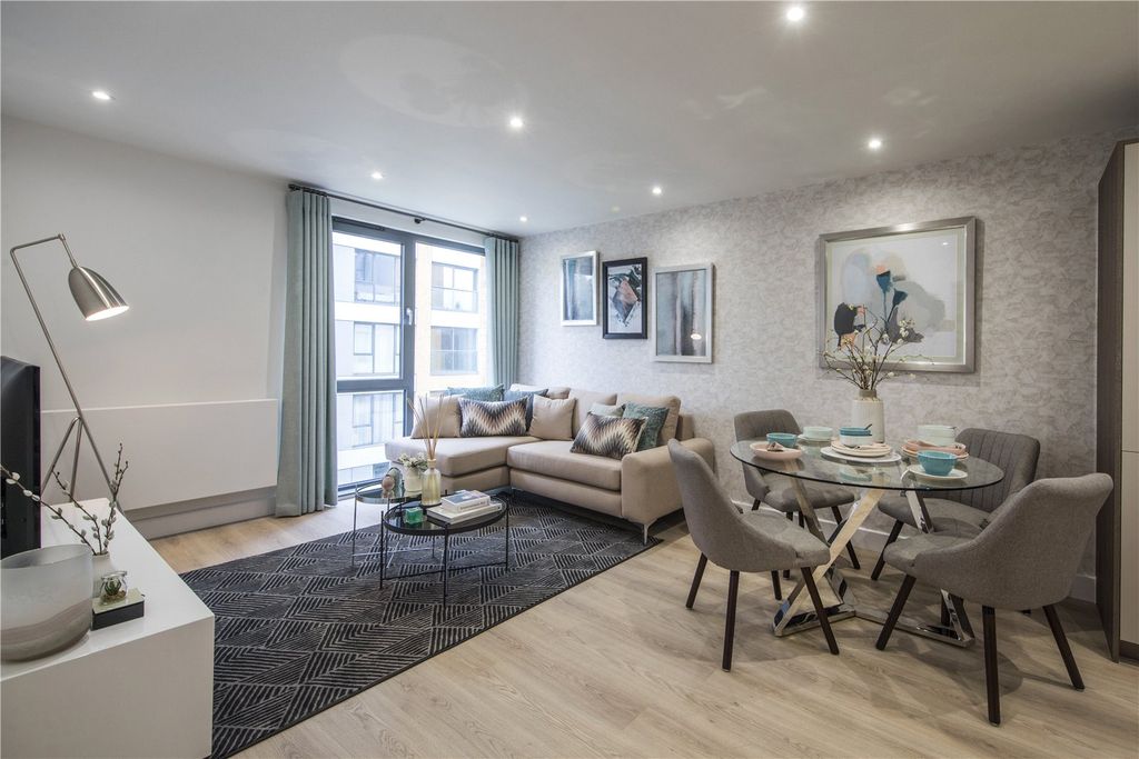 Property photo 1 of 8 Show Apartment