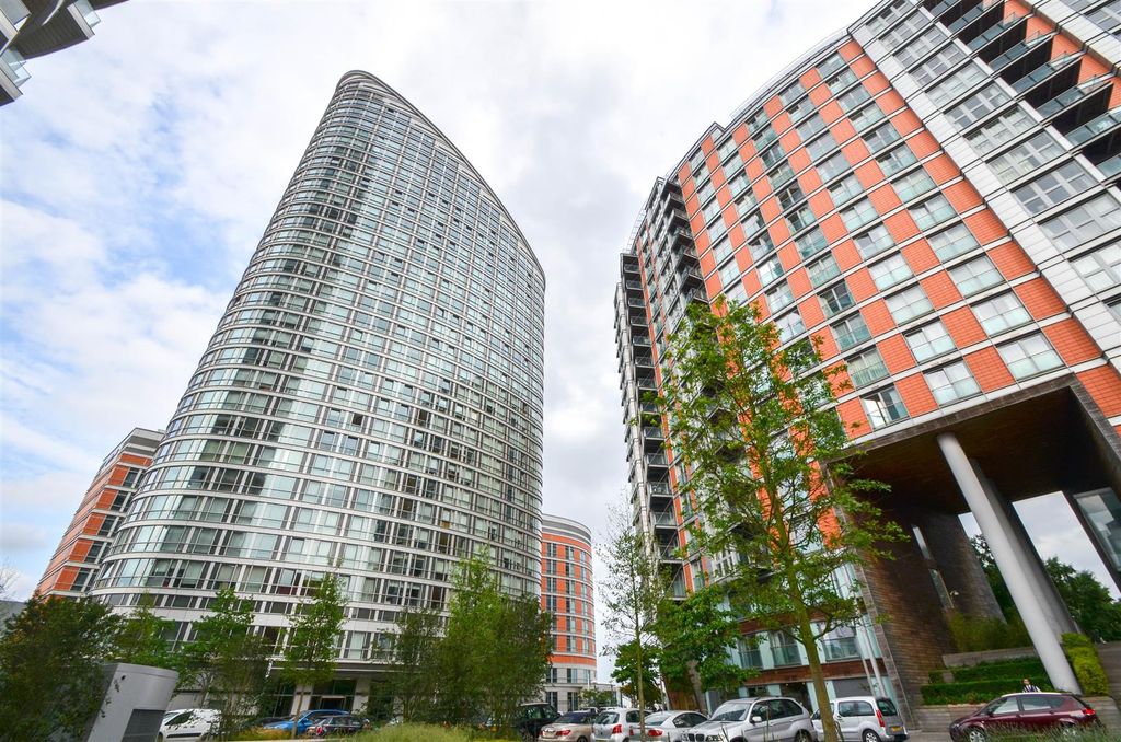 Property photo 1 of 9 Ontario Tower