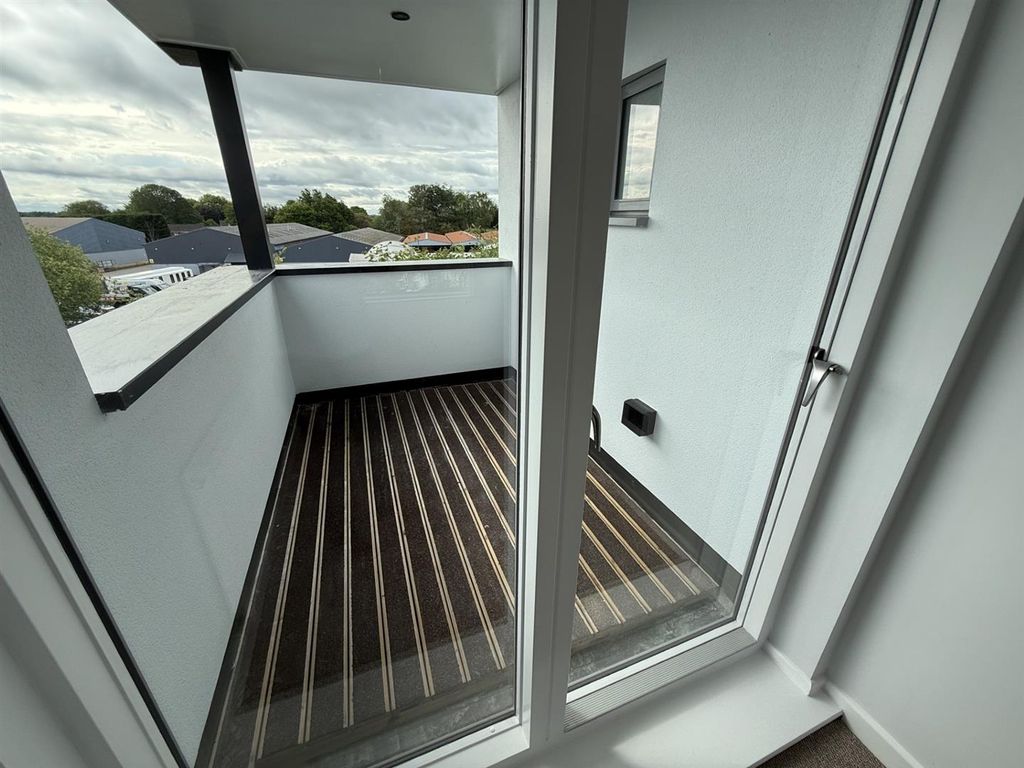 Property photo 2 of 14 Balcony