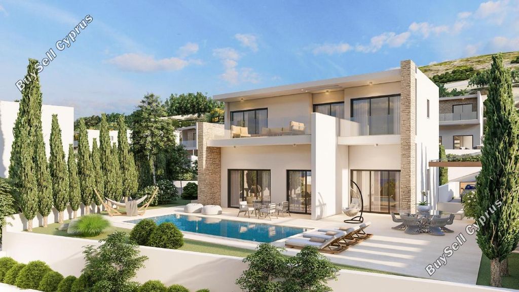 Property photo 2 of 8