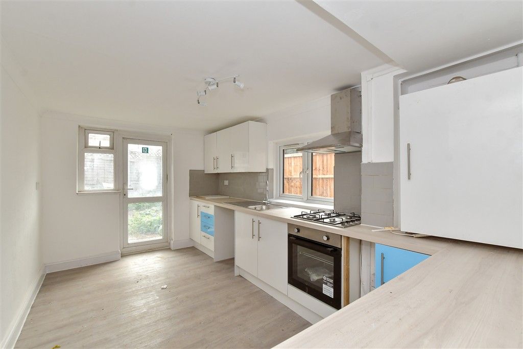 Property photo 2 of 7 Kitchen