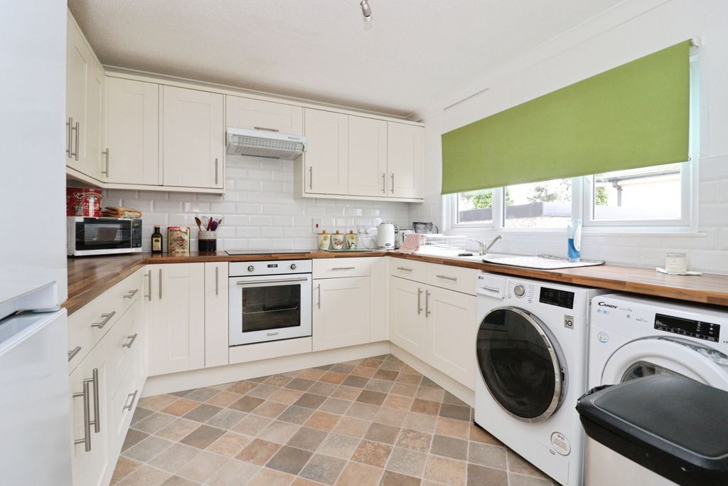Property photo 2 of 14 Img_1009