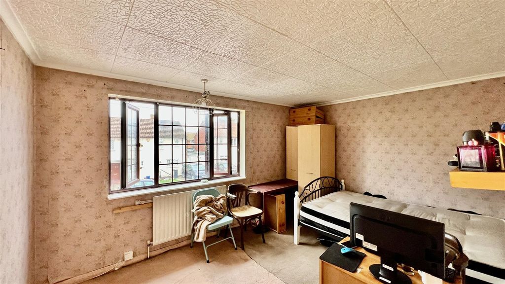 Property photo 3 of 8 Bedroom